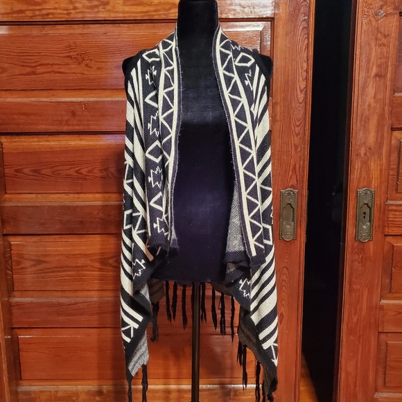 Lildy Printed Vest - Picture 1 of 7